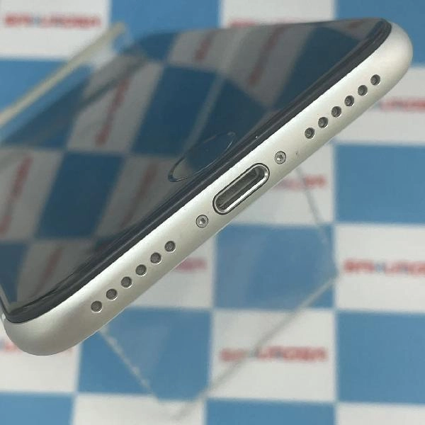 iPhoneSE 第2世代 docomo版SIMフリー 64GB MHGQ3J/A A2296 極美品 ホワイト