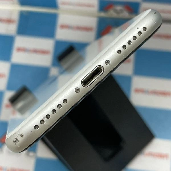 iPhoneSE 第2世代 docomo版SIMフリー 64GB MHGQ3J/A A2296 大特価 ホワイト