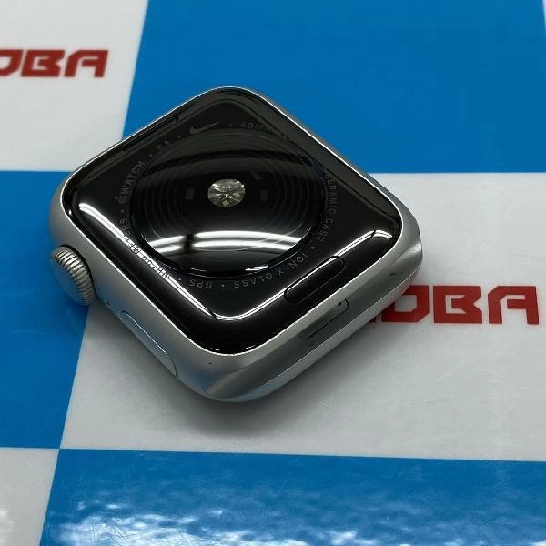 Apple Watch SE GPSモデル 40mm Nike MKQ23J/A A2351 極美品
