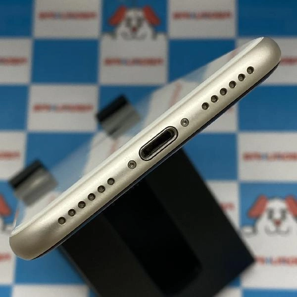 iPhoneSE 第3世代 au版SIMフリー 64GB MMYD3J/A A2782 新品同様