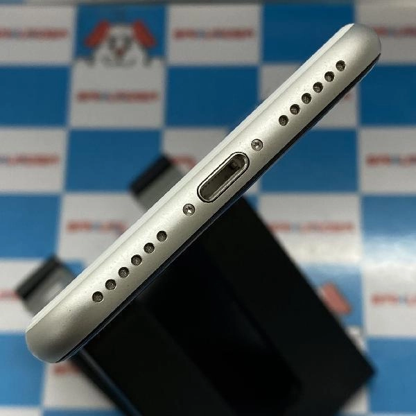 iPhoneSE 第2世代 docomo版SIMフリー 64GB MHGQ3J/A A2296 極美品 ホワイト
