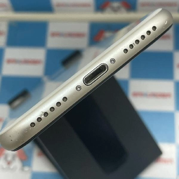iPhoneSE 第3世代 au版SIMフリー 64GB MMYD3J/A A2782
