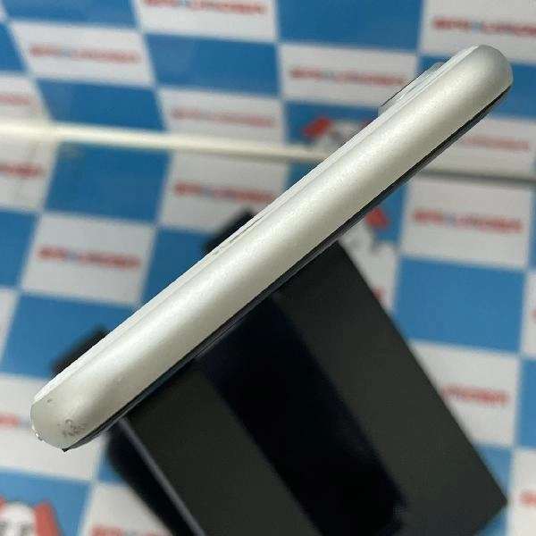iPhoneSE 第2世代 SoftBank版SIMフリー 128GB MHGU3J/A A2296 ジャンク品 ホワイト