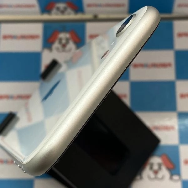 iPhoneSE 第2世代 docomo版SIMフリー 64GB MHGQ3J/A A2296 極美品 ホワイト