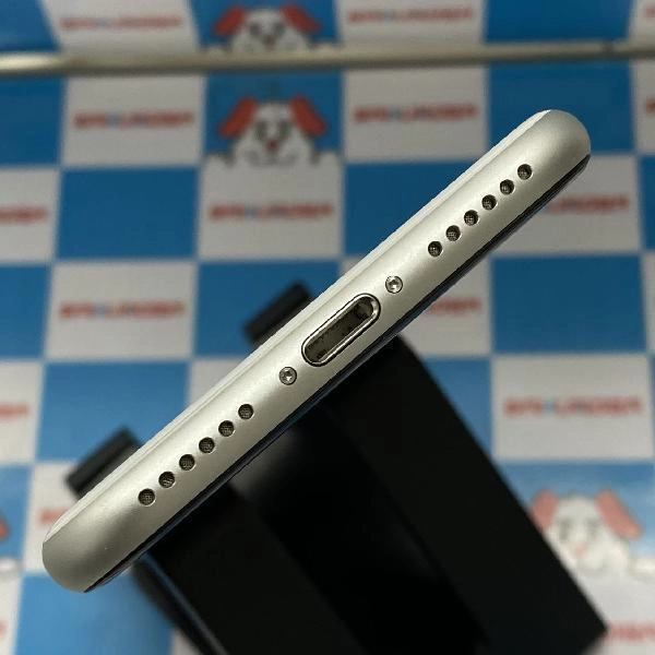 iPhoneSE 第2世代 docomo版SIMフリー 128GB MXD12J/A A2296 極美品 ホワイト