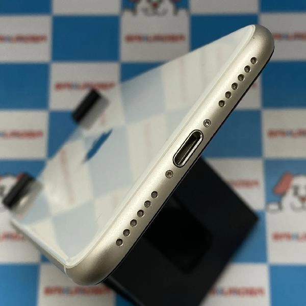 iPhoneSE 第3世代 docomo版SIMフリー 128GB MMYG3J/A A2782 美品