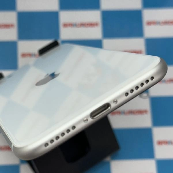 iPhoneSE 第2世代 楽天モバイル版SIMフリー 64GB MHGQ3J/A A2296 極美品 ホワイト