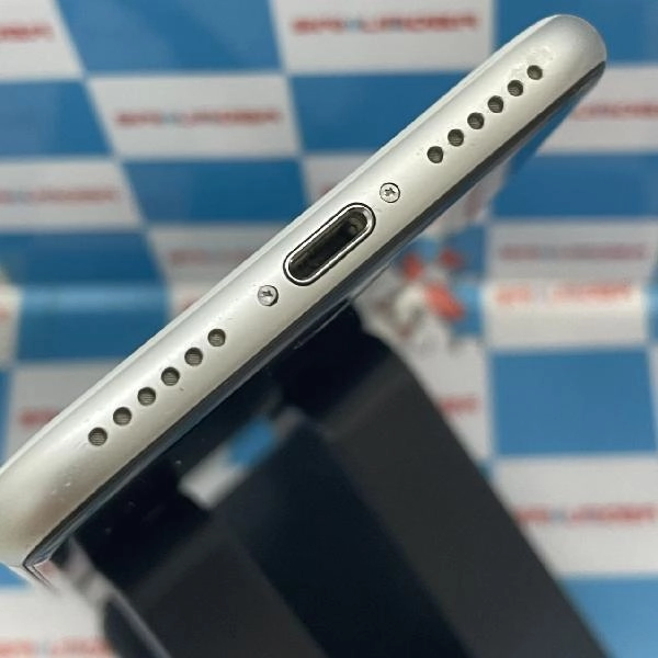 iPhoneSE 第2世代 docomo版SIMフリー 128GB MHGU3J/A A2296 ジャンク品 ホワイト