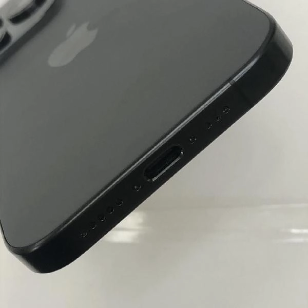 iPhone15 Pro Apple版SIMフリー 512GB MTUH3J/A A3101 中古美品 No 商品カラー
