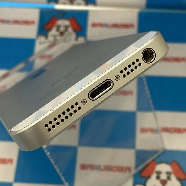 iPhoneSE 第3世代 docomo版SIMフリー 64GB MLM72J/A A1723