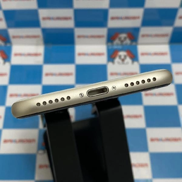 iPhoneSE 第3世代 au版SIMフリー 128GB MMYG3J/A A2782 美品