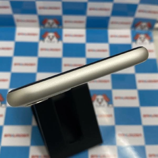 iPhone11 au版SIMフリー 64GB MWLU2J/A A2221 ホワイト