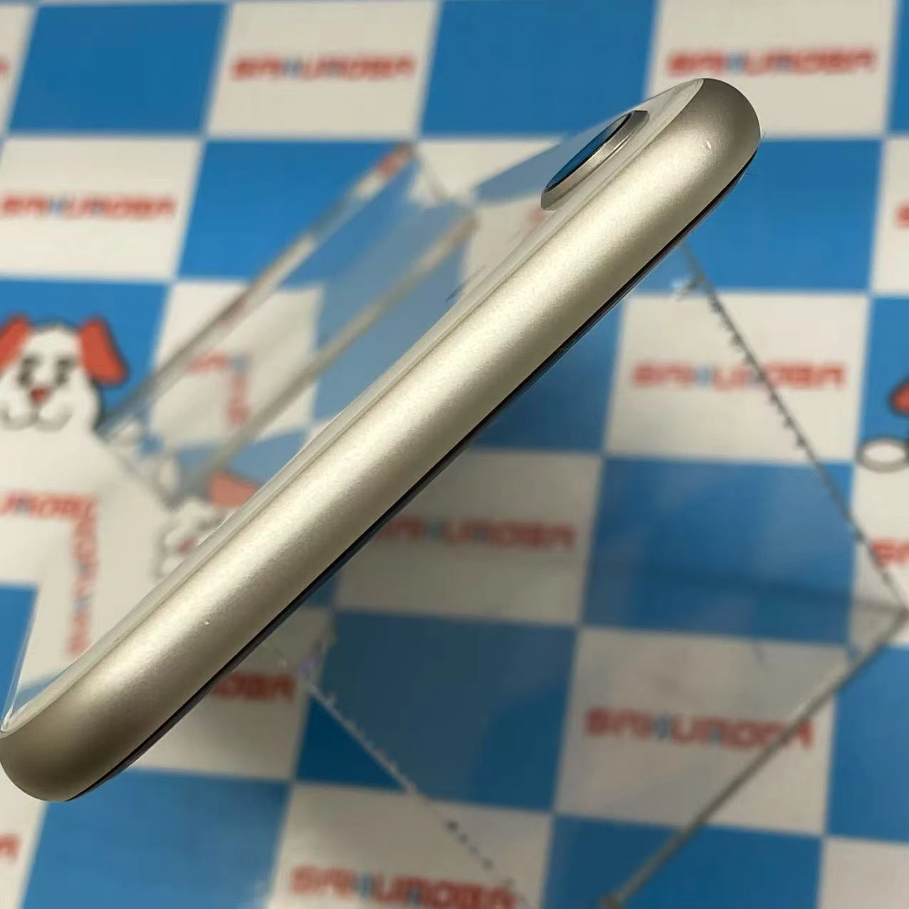 iPhoneSE 第3世代 64GB スターライト MMYD3J/A AU版SIMフリー