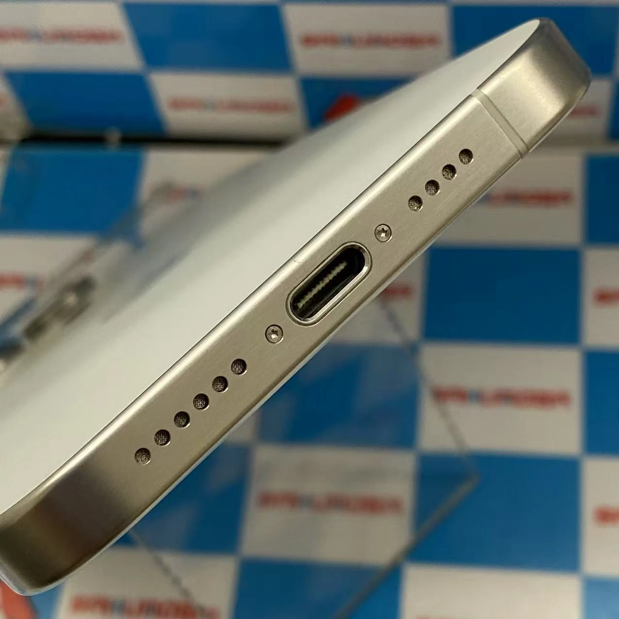 iPhone15 Pro Max 512GB ホワイトチタニウム MU6V3J/A AU版SIMフリー 極美品 au