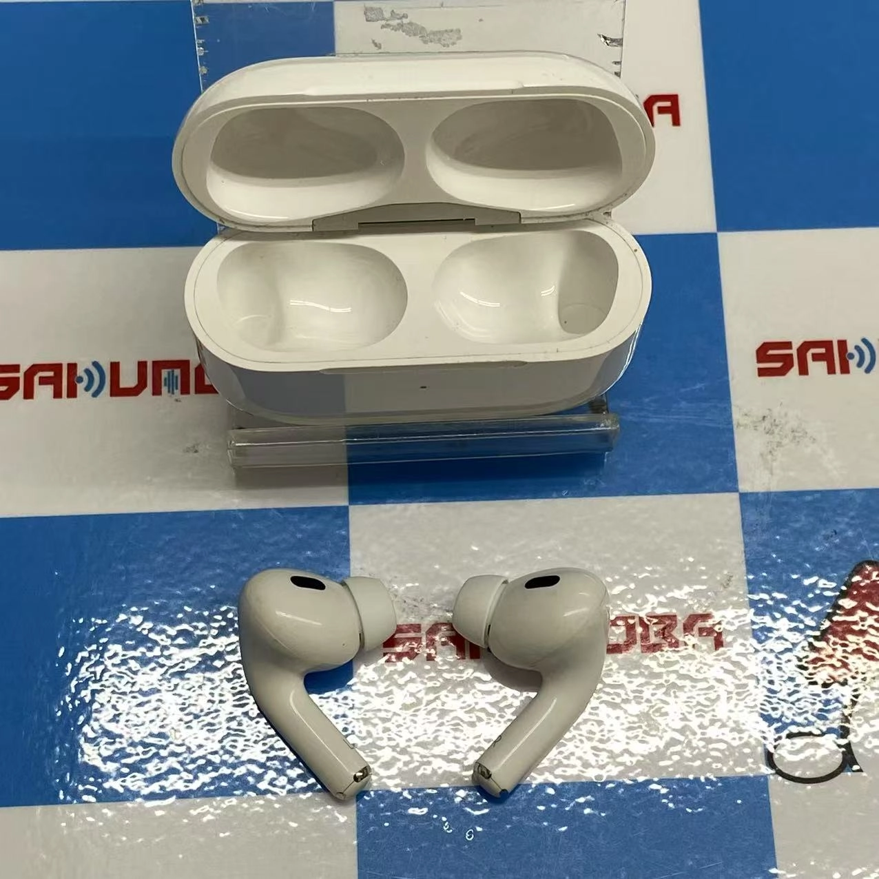 AirPods Pro 第2世代 MagSafe充電ケース(USB-C)付き ホワイト MTJV3J/A