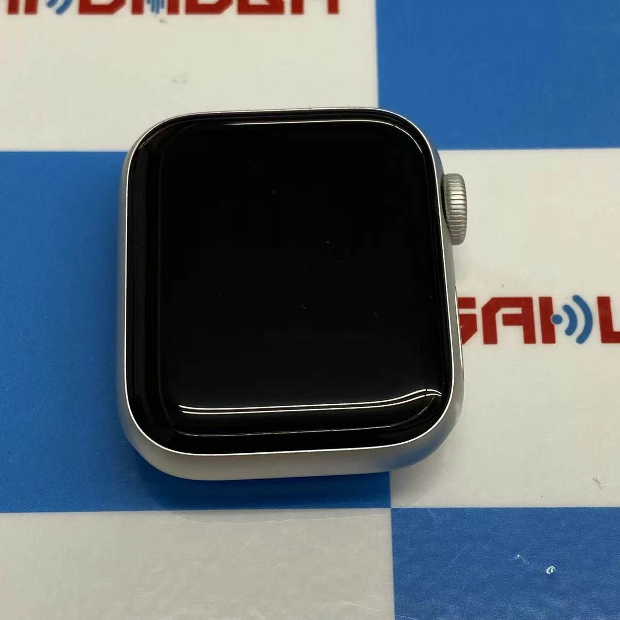 Apple Watch SE 第2世代 40mm GPSモデル 32GB シルバー MRE33J/A 極美品