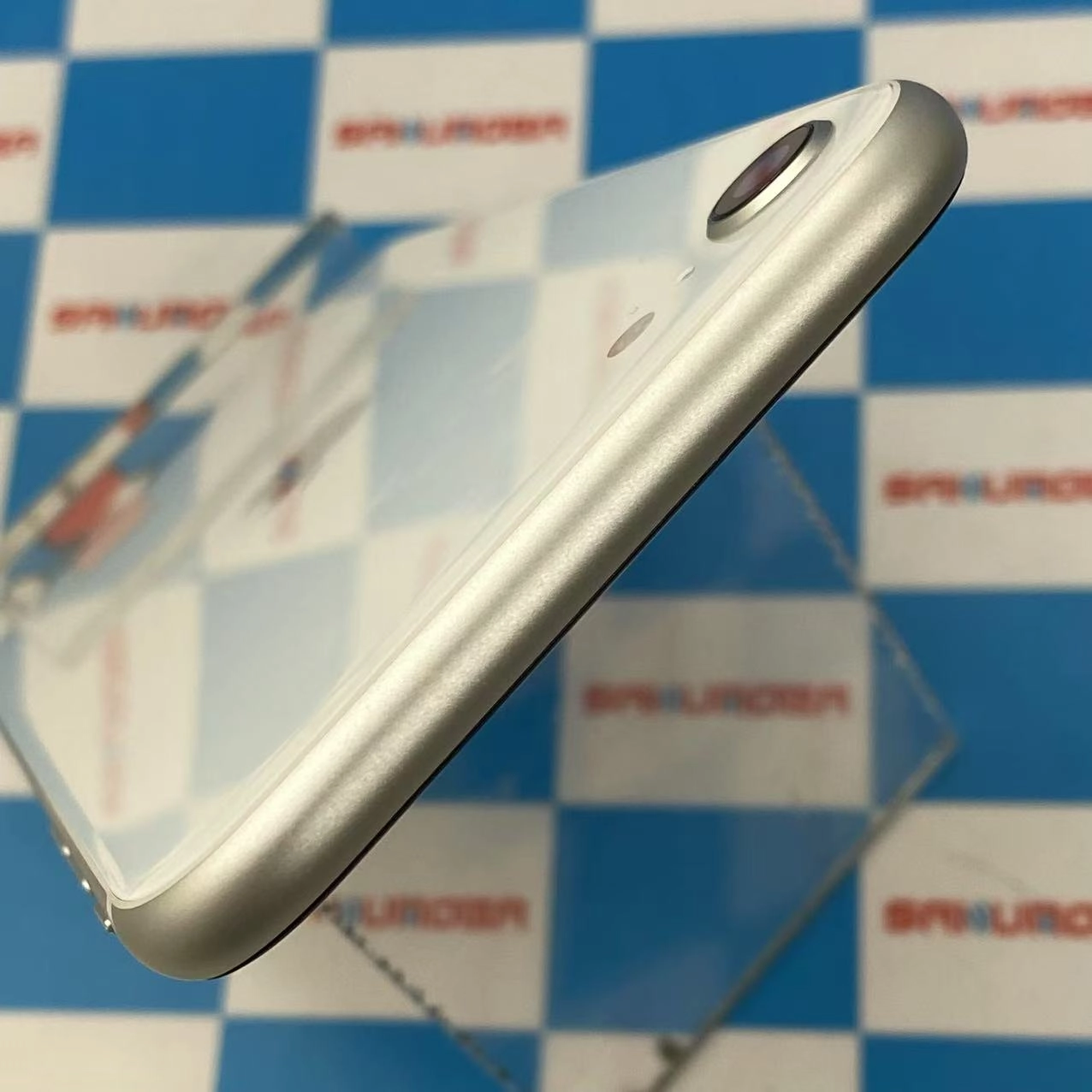 iPhoneSE 第2世代 128GB ホワイト MHGU3J/A docomo版SIMフリー 開封未使用品。