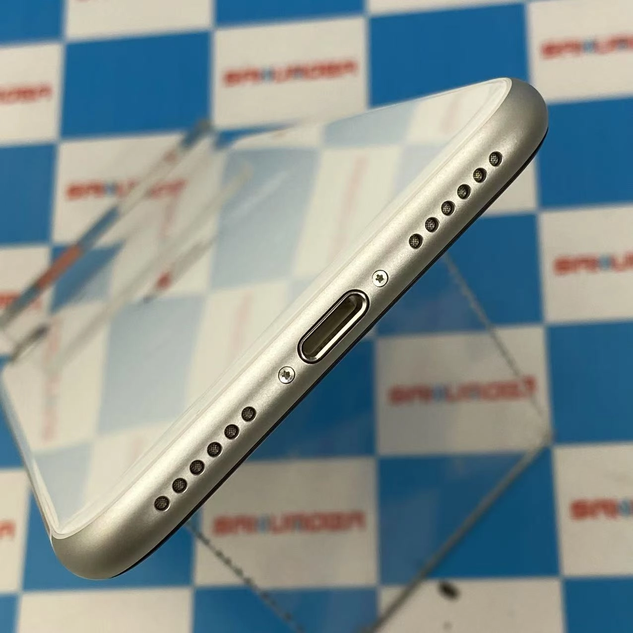 iPhoneSE 第2世代 128GB ホワイト MHGU3J/A docomo版SIMフリー 開封未使用品。