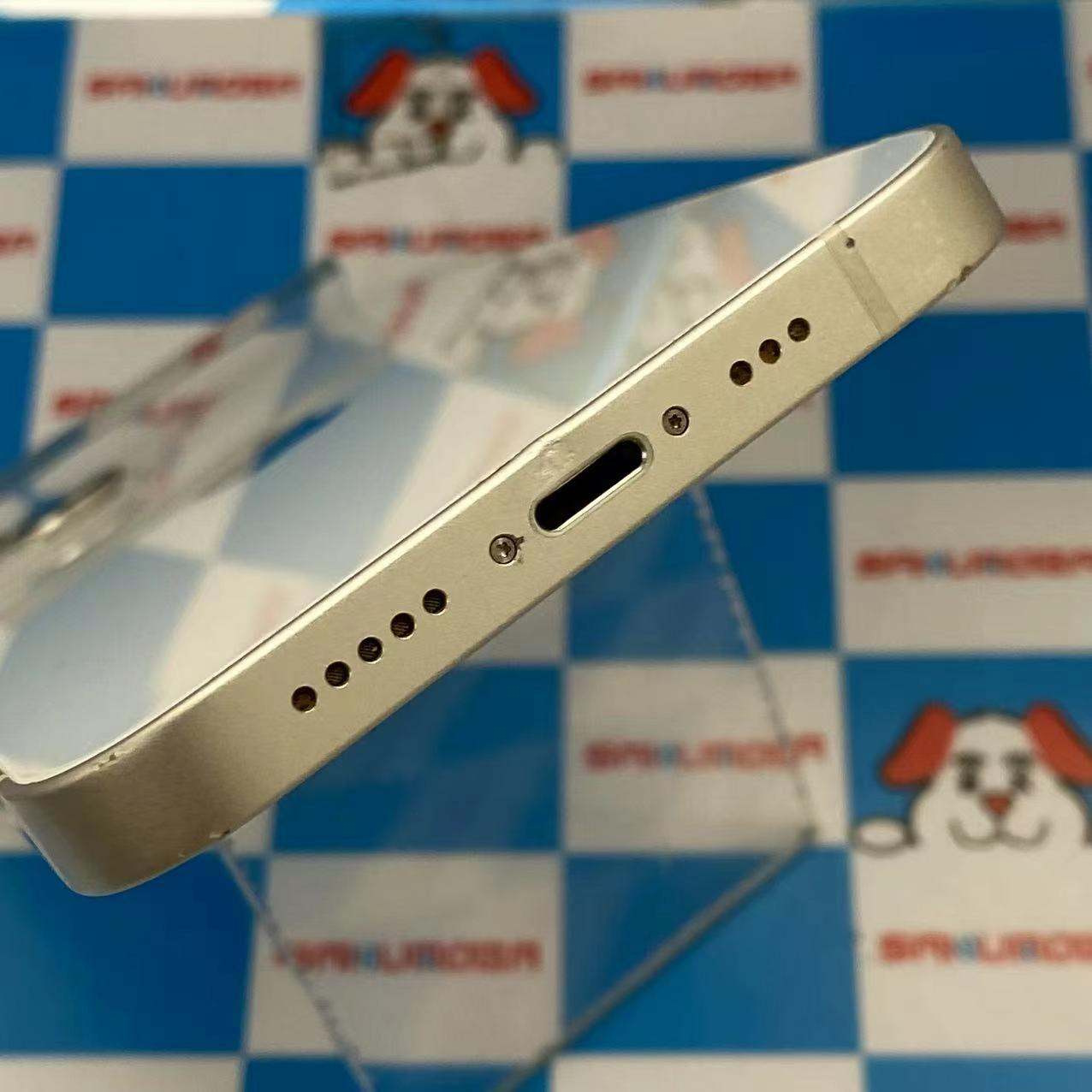 iPhone13 128GB スターライト MLND3J/A SIMロック解除済 docomo版SIMフリー 美品