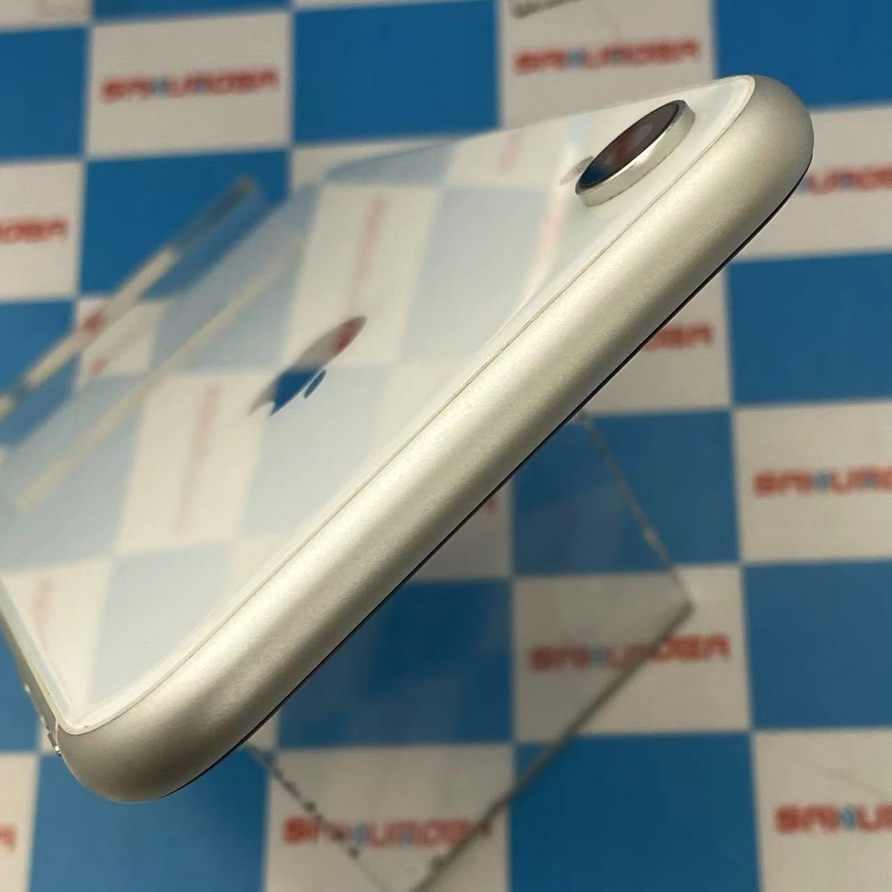 iPhoneXR 64GB ホワイト MT032J/A SIMロック解除済 au
