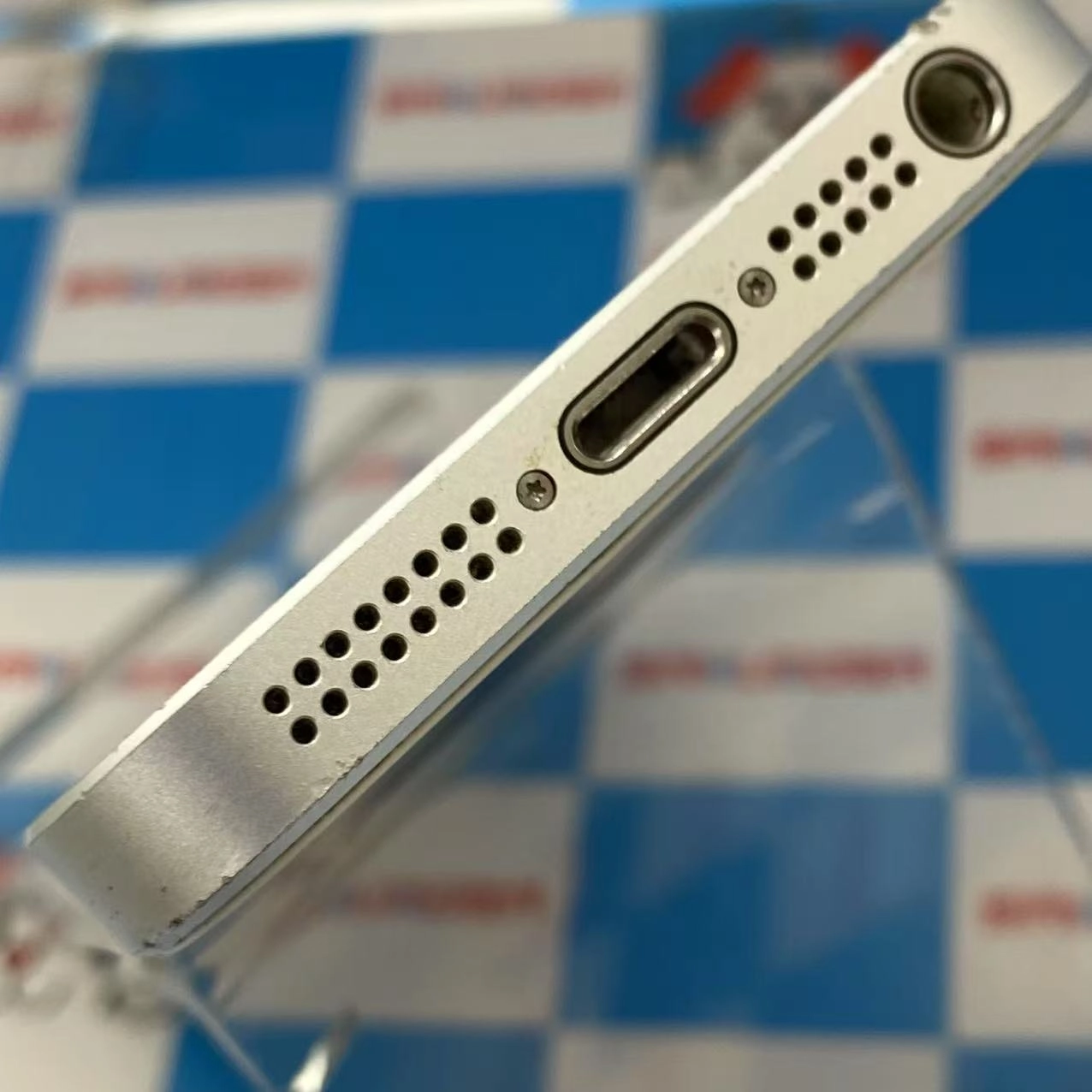 iPhoneSE au Apple 16GB シルバ- MLLP2 J/A SIMロック解除済 ジャンク品