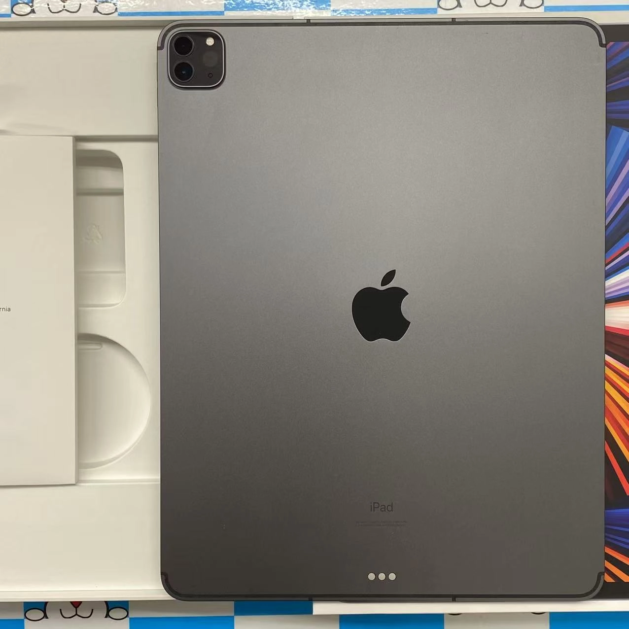 iPad Pro 12.9インチ 第5世代 Wi-Fi+Cellular 1TB  MHRA3J/A docomo版SIMフリー 美品 スペースグレイ