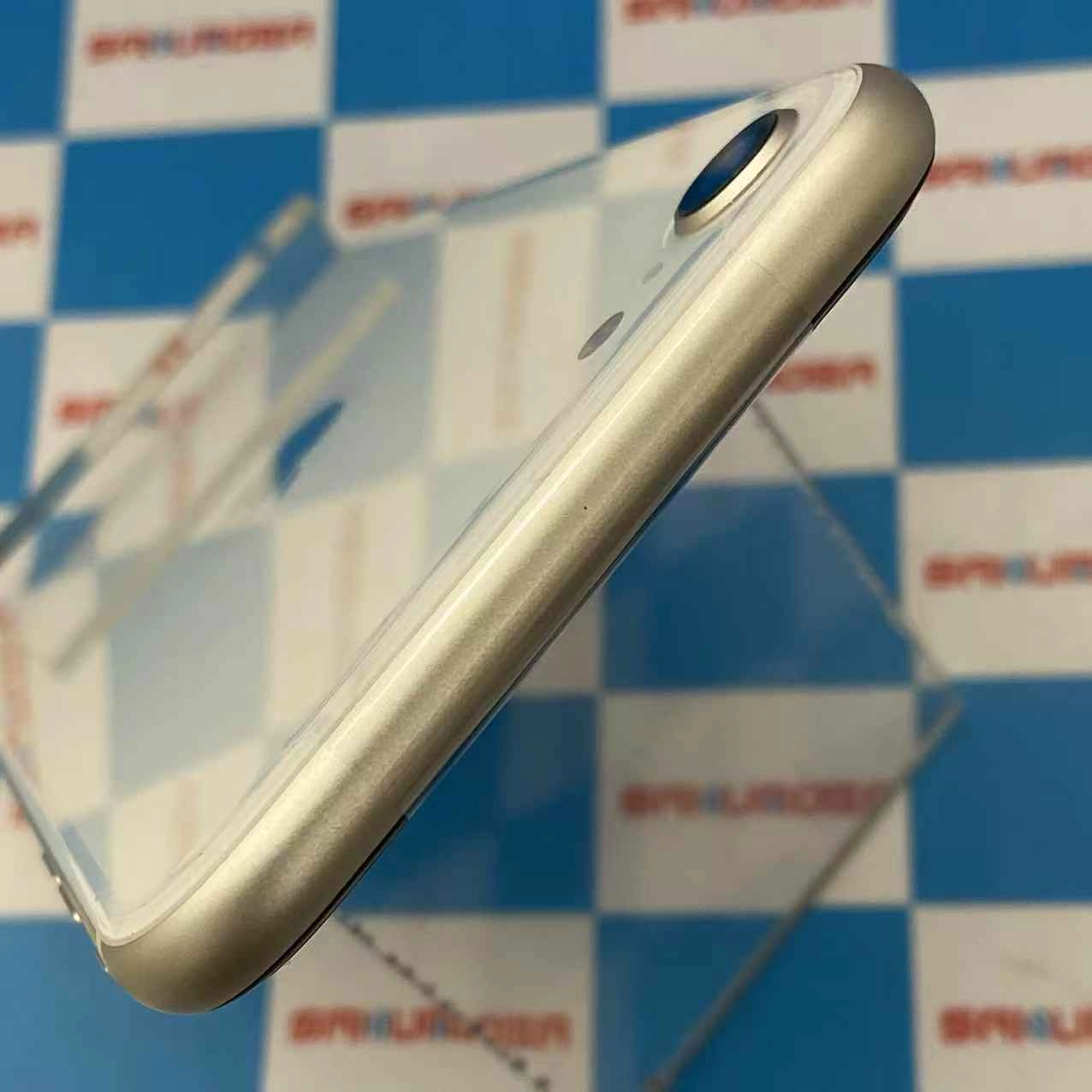 iPhoneSE 第3世代 128GB スターライト MMYG3J/A docomo版SIMフリー 開封未使用品