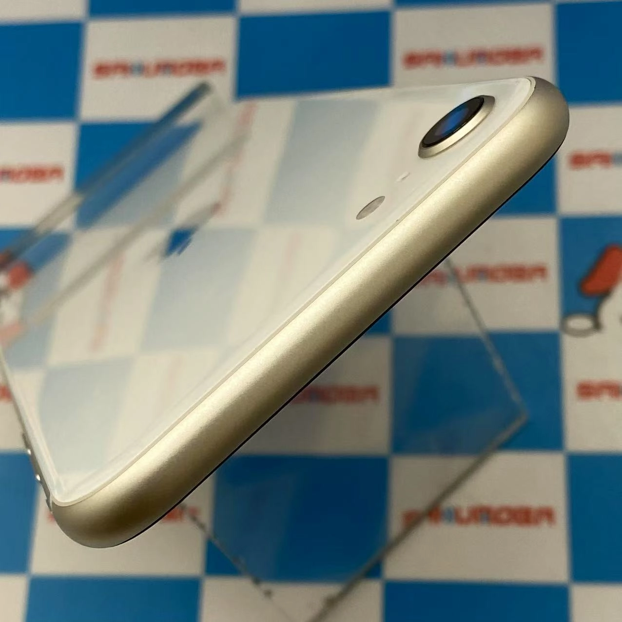 iPhoneSE 第3世代 128GB スターライト MMYG3J/A SIMロック解除済 docomo 新品同様