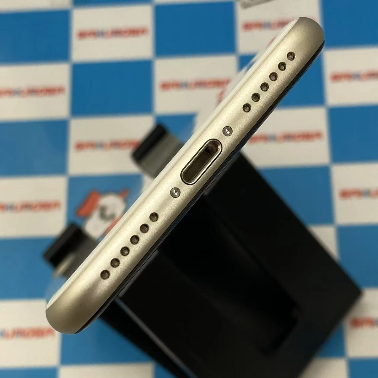 iPhoneSE 第3世代 64GB スターライト MMYD3J/A SIMフリー 極美品