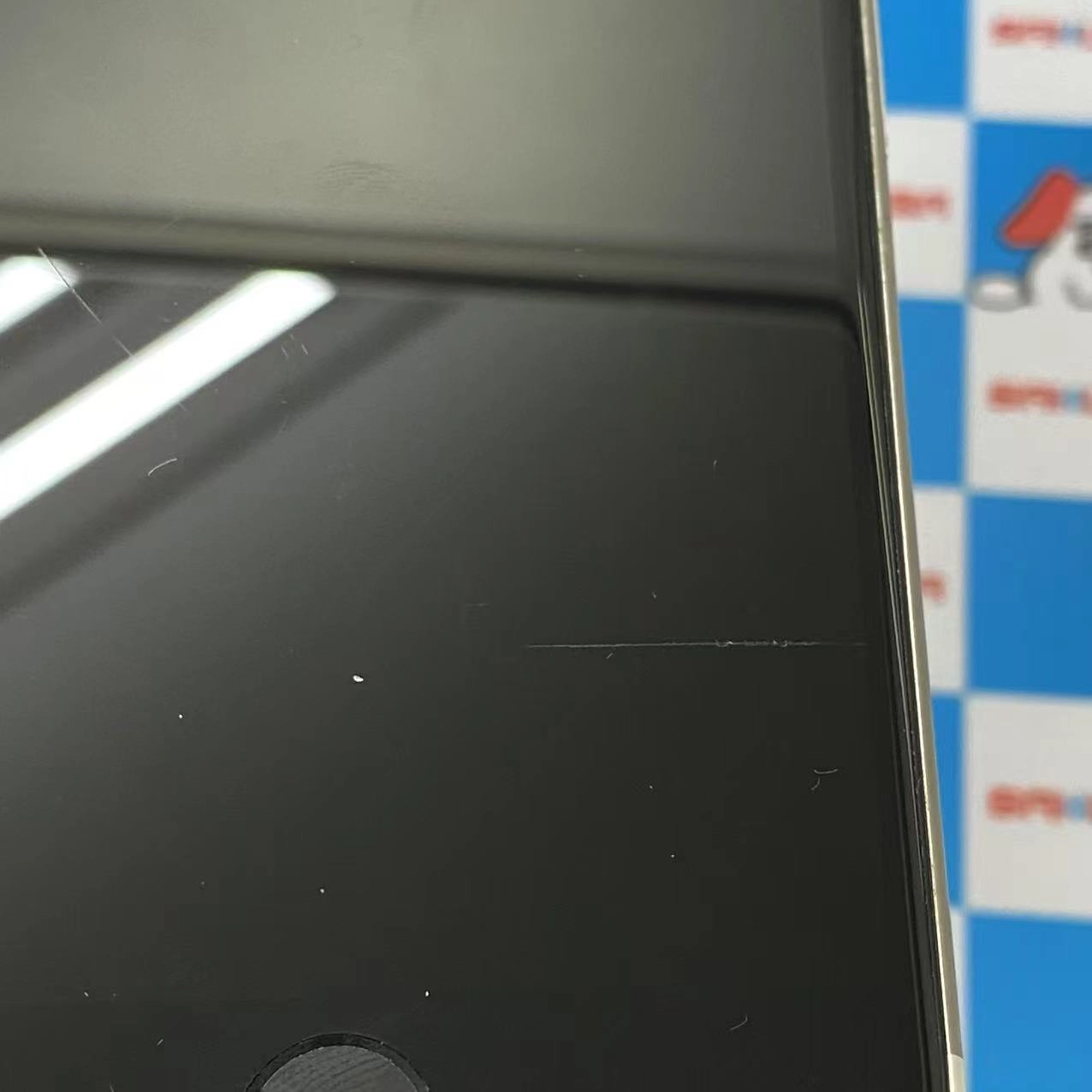 iPhoneSE 第3世代 128GB スターライト MMYG3J/A SIMロック解除済 docomo