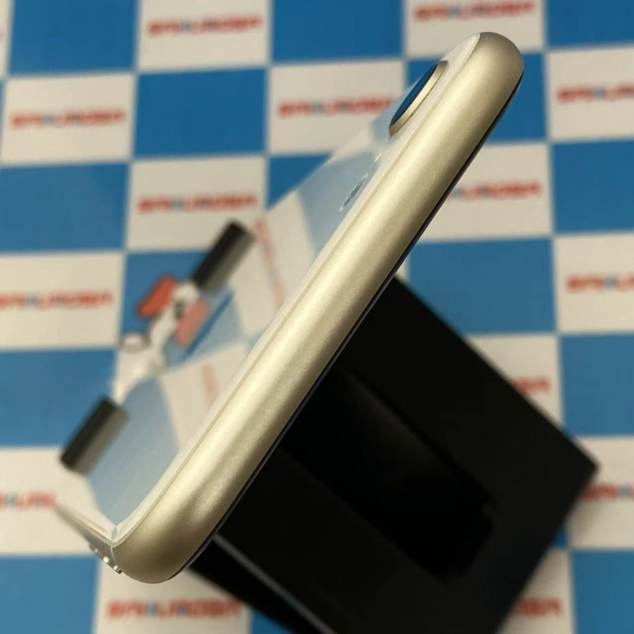 iPhoneSE 第3世代 128GB スターライト MMYG3J/A docomo版SIMフリー