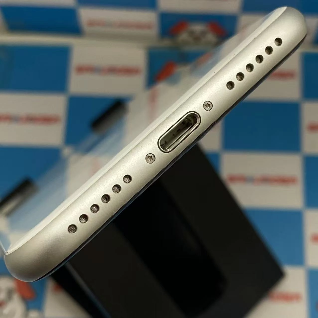 iPhoneSE 第2世代 64GB ホワイト MHGQ3J/A AU版SIMフリー au
