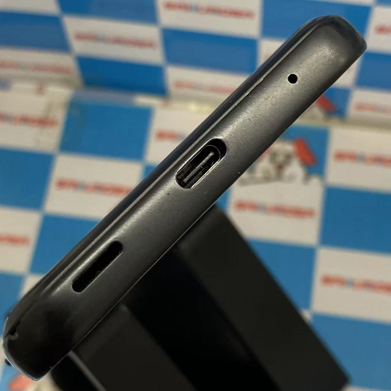 arrows We 64GB ブラック FCG01 AU版SIMフリー
