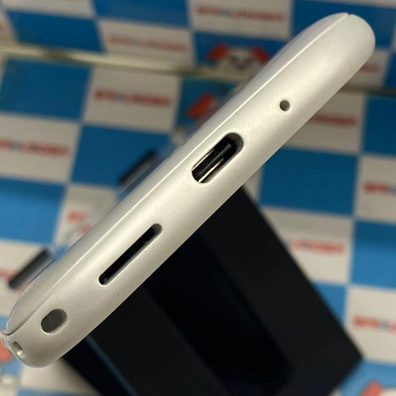 らくらくスマートフォン F-42A 3GB/32GB ホワイト SIMロック解除済 docomo