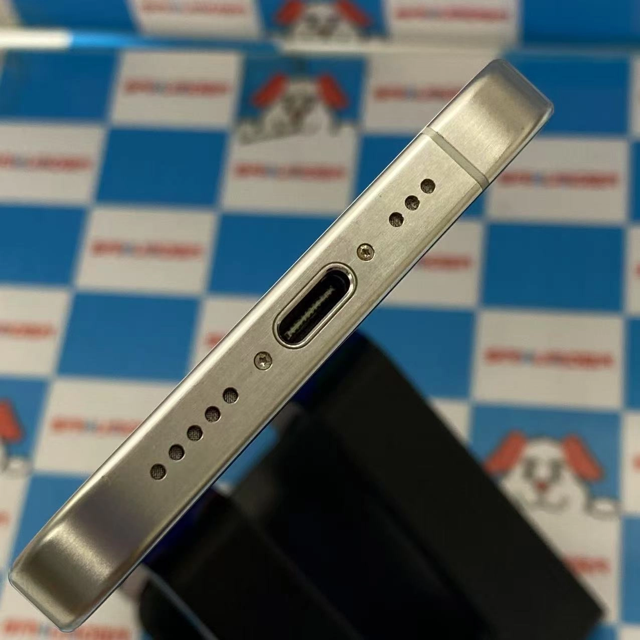 iPhone15 Pro 256GB ホワイトチタニウム MTUD3J/A AU版SIMフリー美品 au