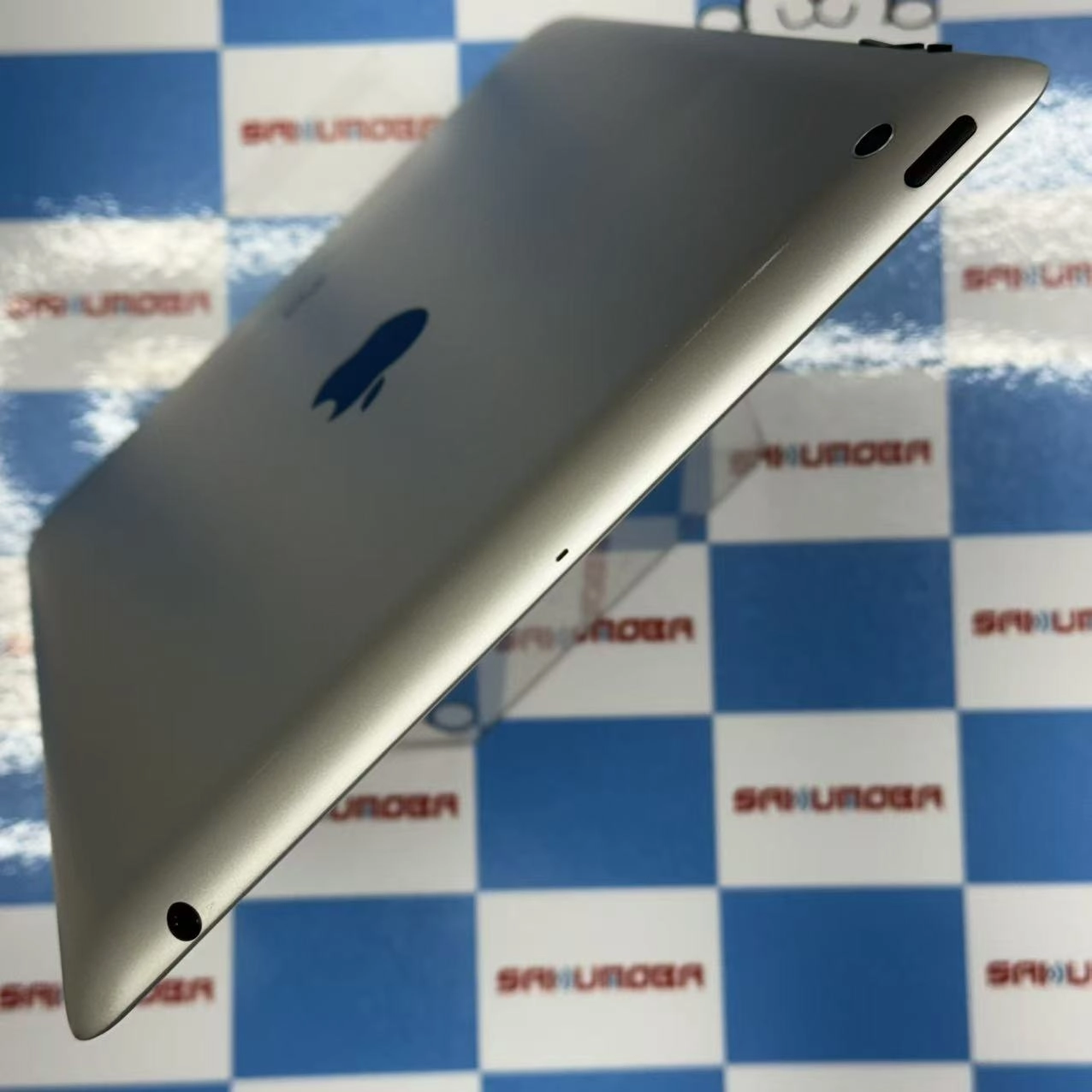 iPad 第4世代 Wi-Fi 32GB ホワイト MD514J/A