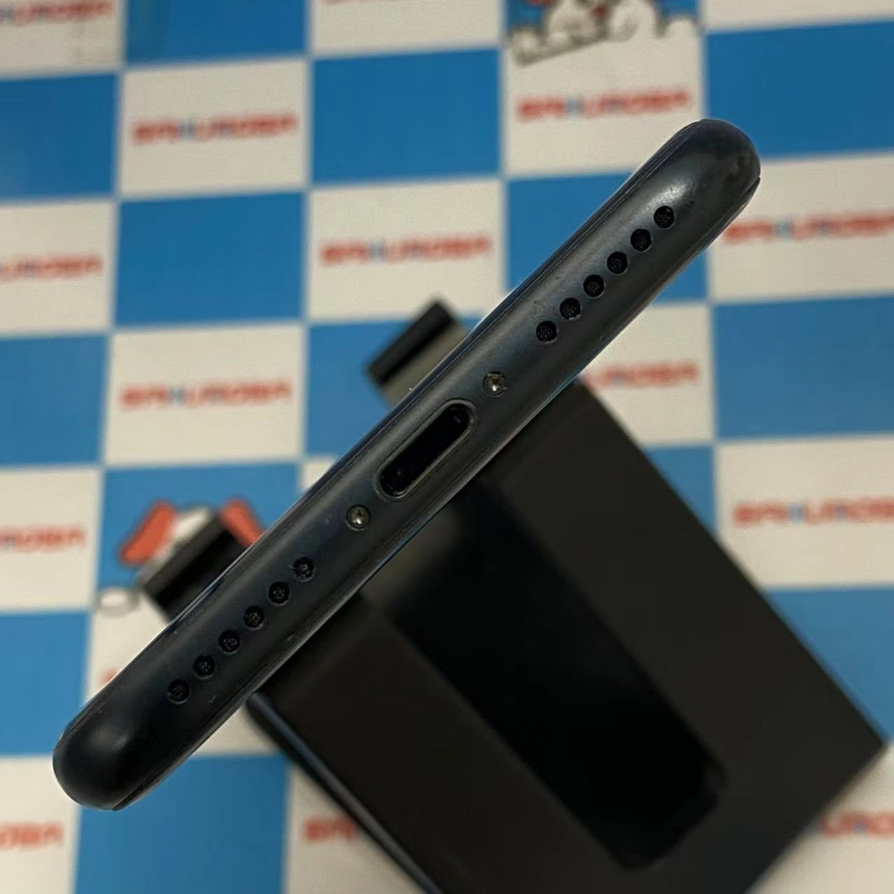 iPhoneSE 第3世代 128GB ミッドナイト MMYF3J/A AU版SIMフリー 新品同様