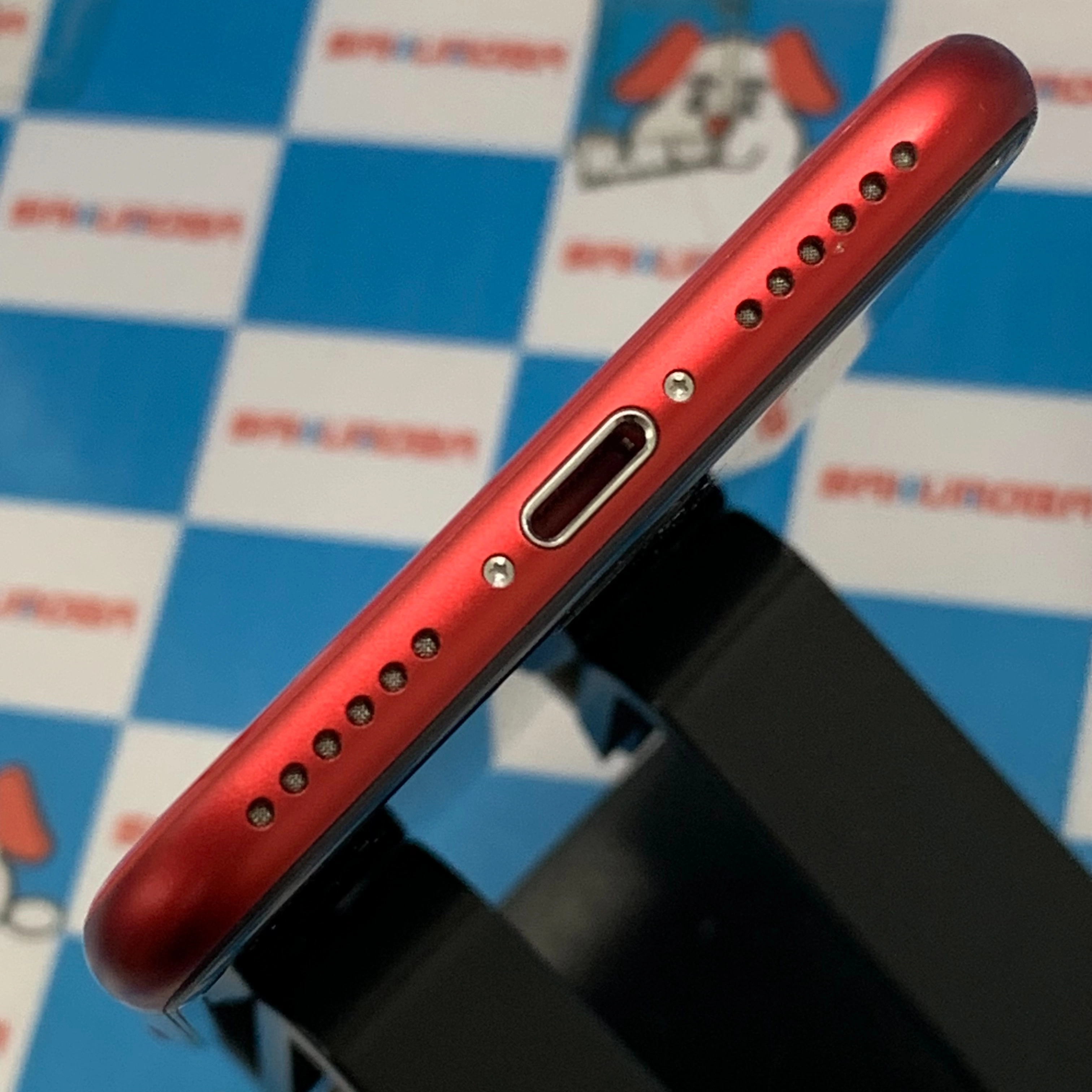 iPhoneSE 第2世代 64GB Product Red MX9U2J/A docomoSIMフリー 極美品