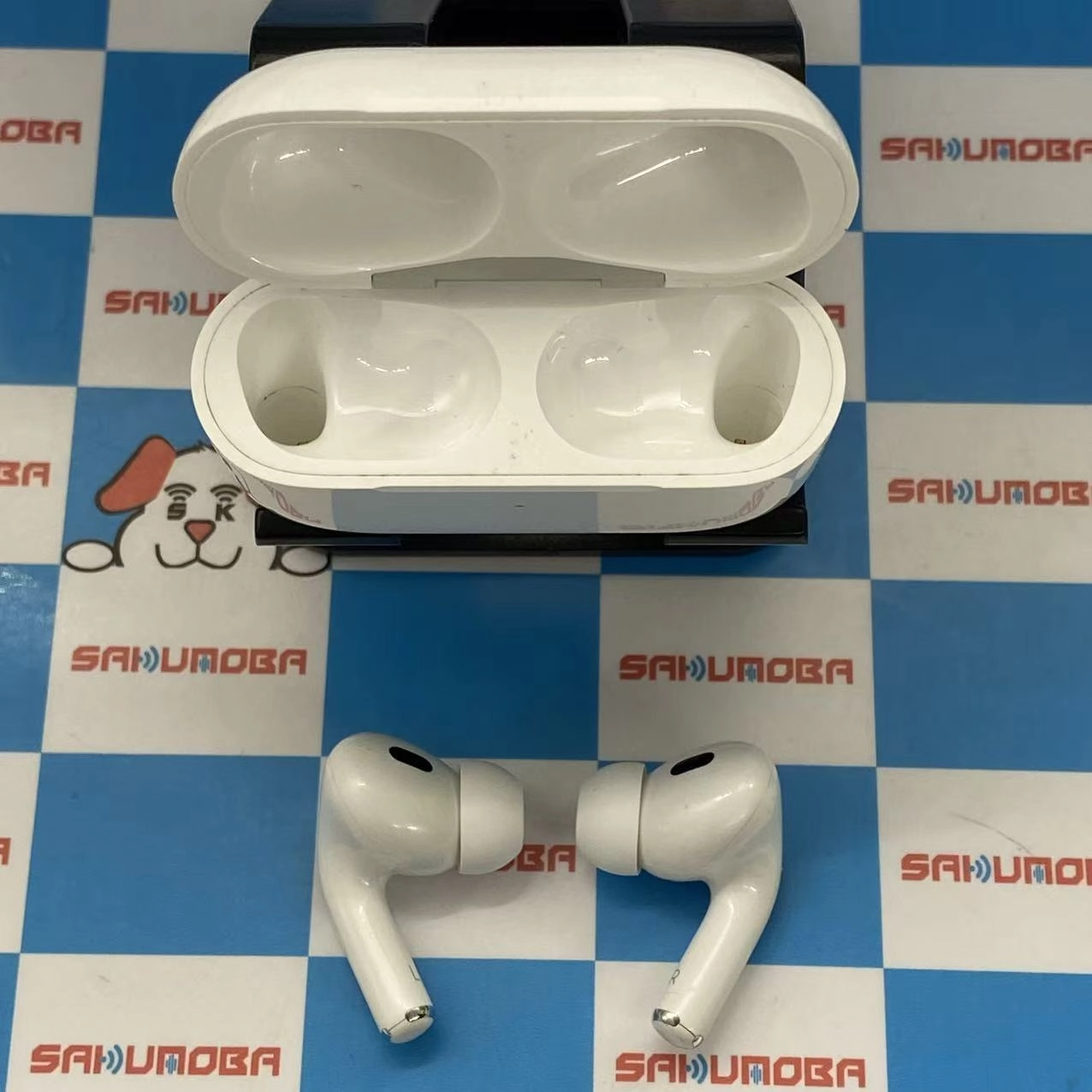 Airpods Pro 第2世代 MagSafe 充電ケース (Lightning) 付き ホワイト A2698 ジャンク品