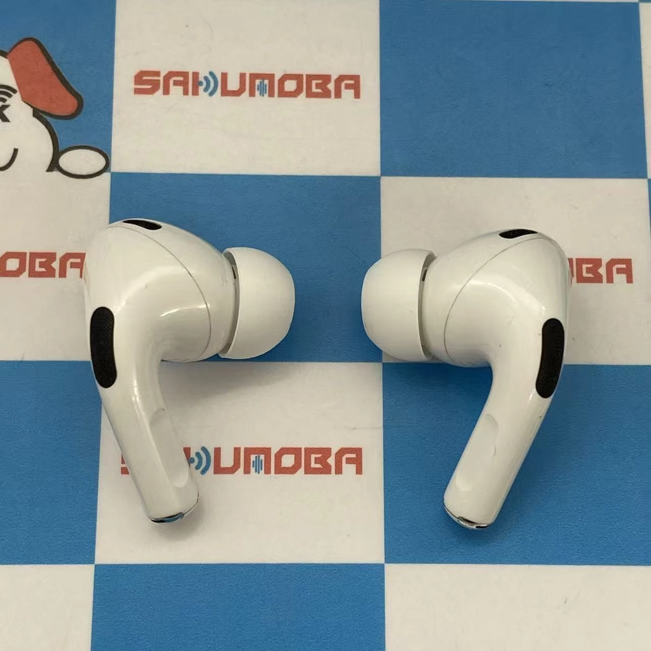 Airpods Pro 第2世代 MagSafe 充電ケース (Lightning) 付き ホワイト A2698 ジャンク品