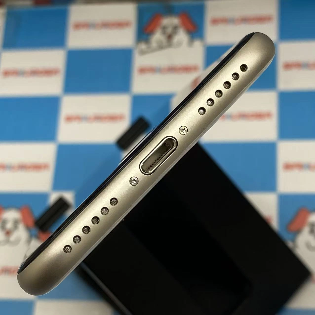 iPhoneSE 第3世代 64GB スターライト MMYD3J/A SoftBank版SIMフリー 美品