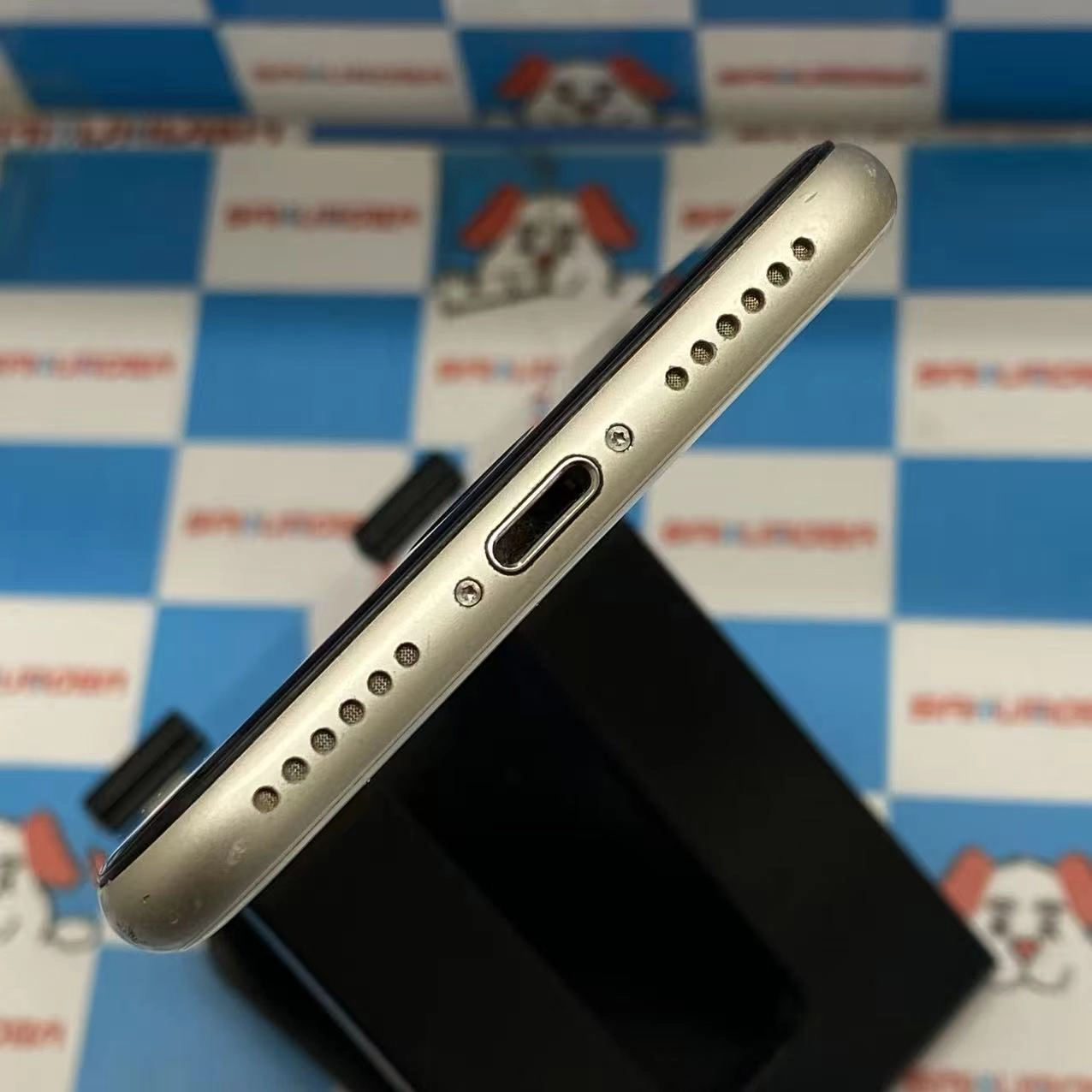 iPhoneSE 第3世代 128GB スターライト MMYG3J/A AU版SIMフリー ジャンク品