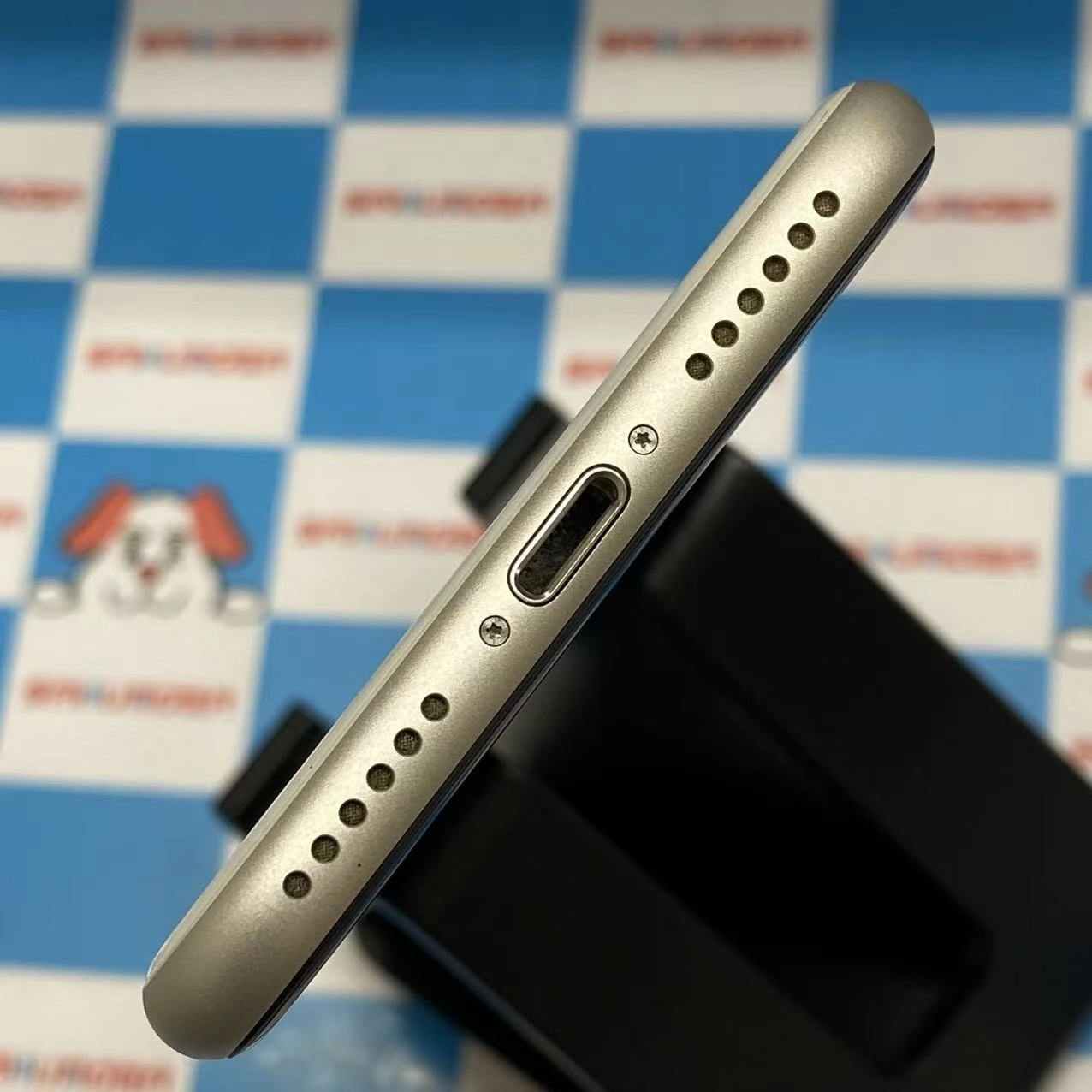 iPhoneSE 第3世代 64GB スターライト MMYD3J/A AU版SIMフリー