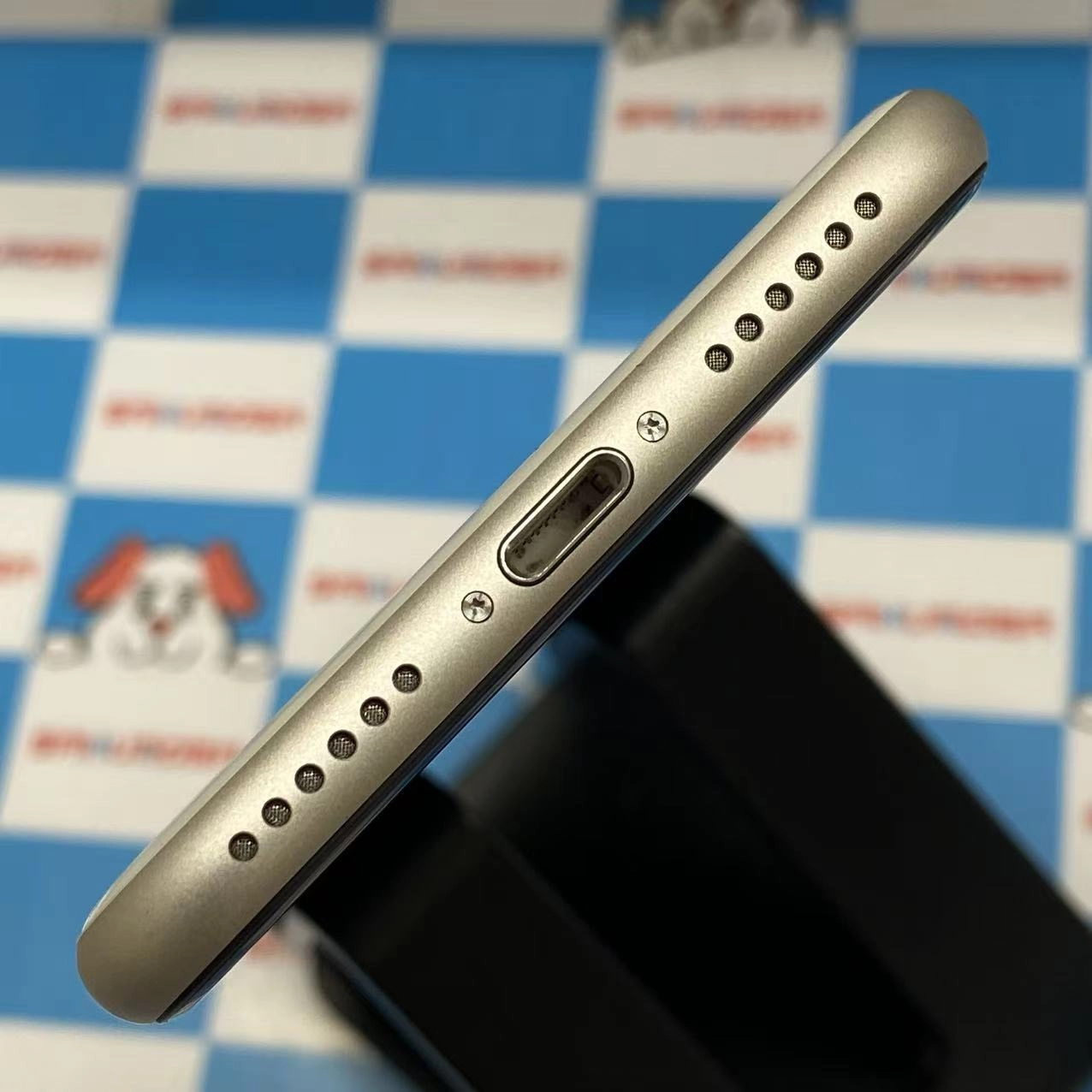 iPhoneSE 第3世代 64GB スターライト MMYD3J/A AU版SIMフリー