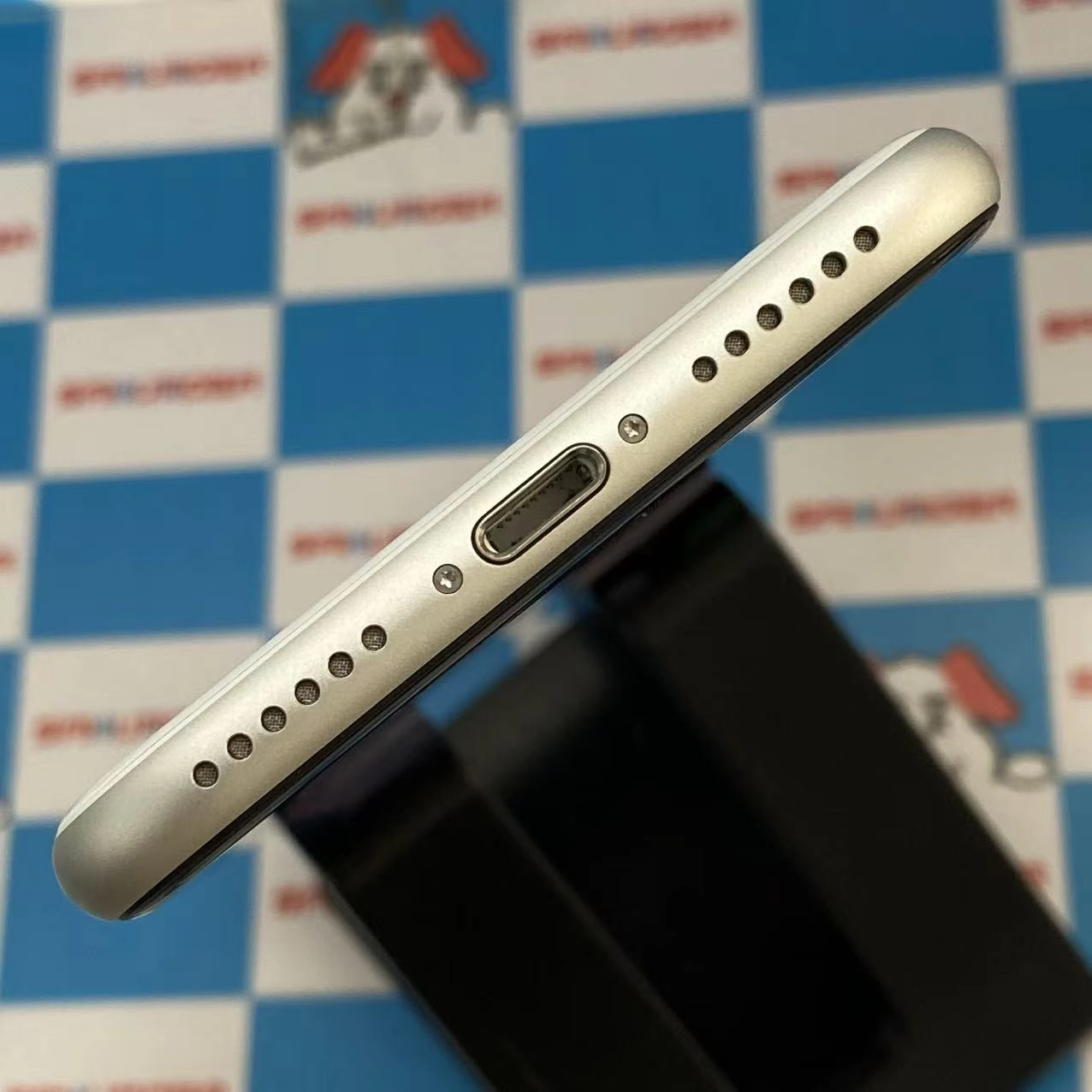 iPhoneSE 第2世代 64GB ホワイト MHGQ3J/A SoftBank版SIMフリー 極美品