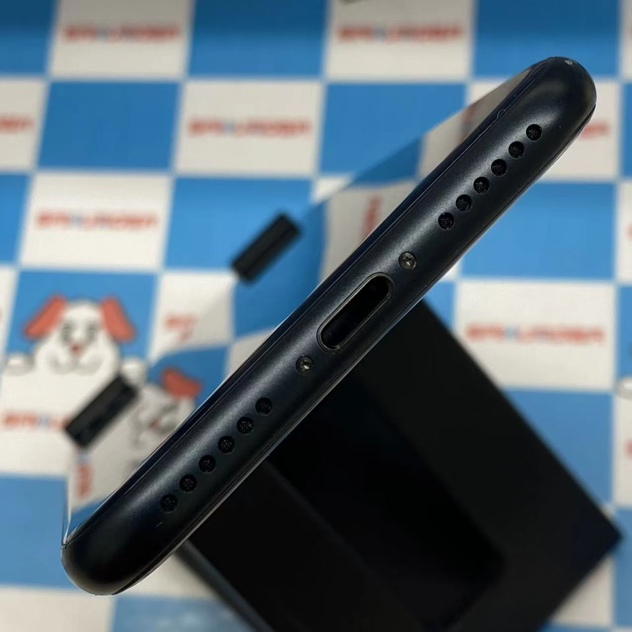 iPhoneSE 第3世代 64GB ミッドナイト MMYC3J/A docomo版SIMフリー