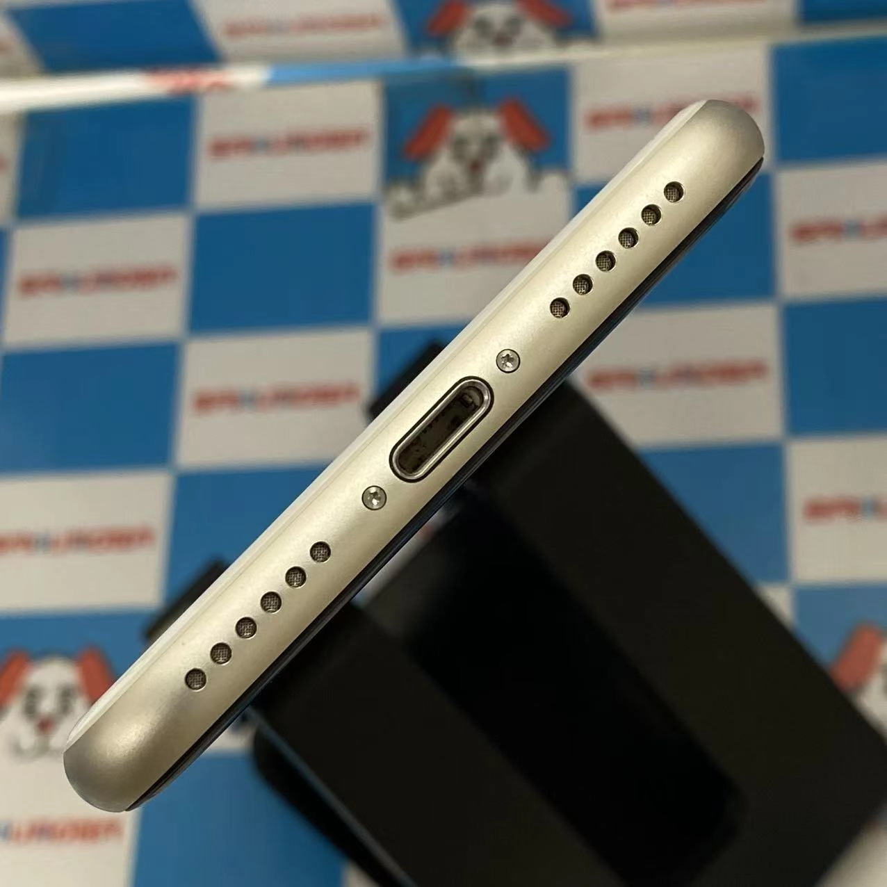 iPhoneSE 第3世代 64GB スターライト MMYD3J/A SoftBank版SIMフリー 極美品