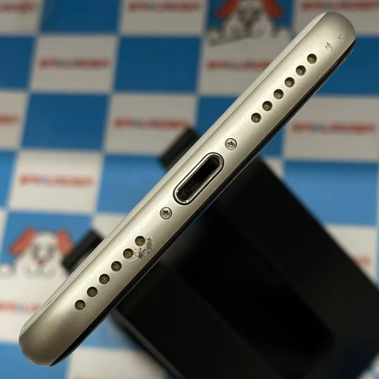 iPhoneSE 第3世代 128GB スターライト MMYG3J/A AU版SIMフリー