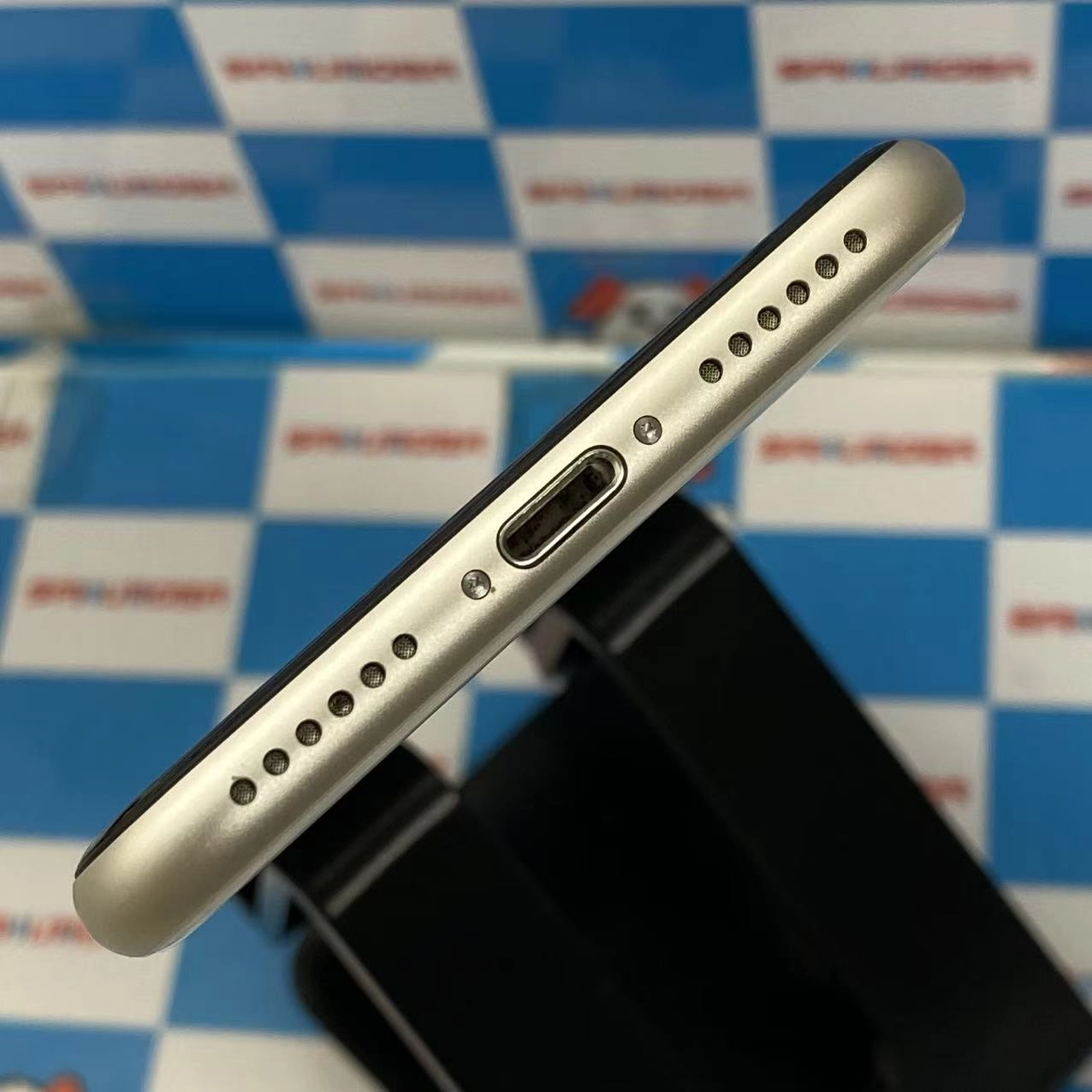 iPhoneSE 第3世代 64GB スターライト MMYD3J/A SIMロック解除済 au訳あり品