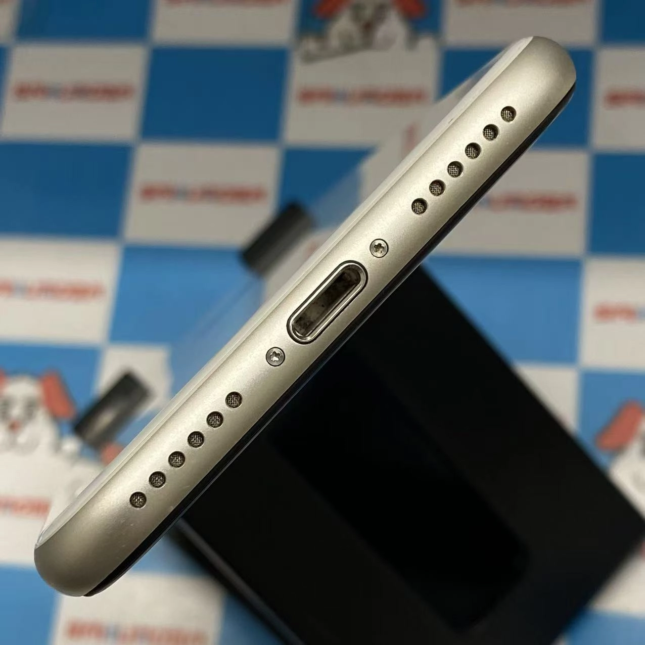 iPhoneSE 第3世代 128GB スターライト MMYG3J/A ストア版美品